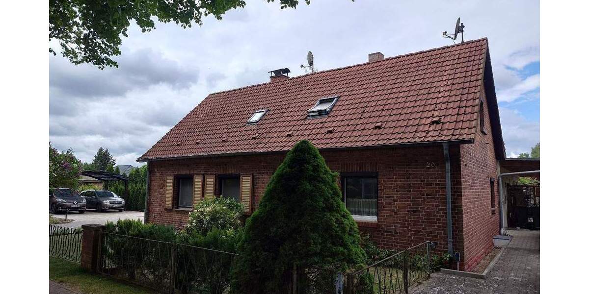 Charmante Doppelhaushälfte in 19370 Parchim! Modernisiert, ruhig gelegen und mit großem Grundstück 3 zimmer