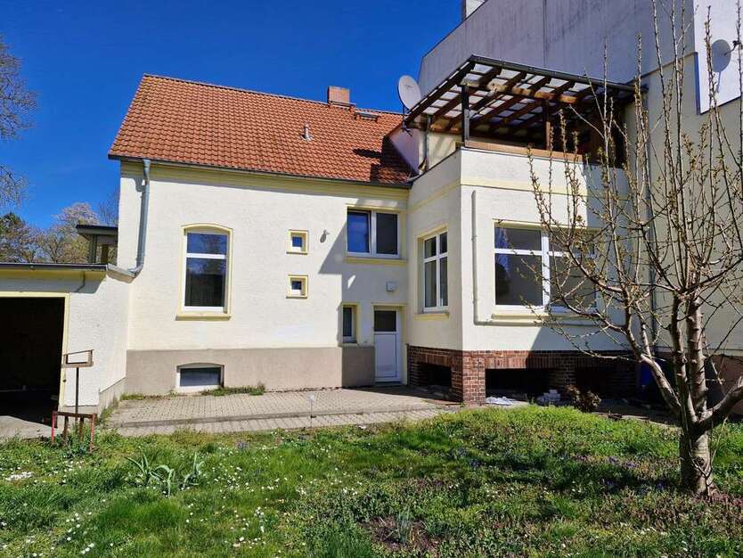 Haus zum Kaufen in Staßfurt 150.000 € 175.58 m²