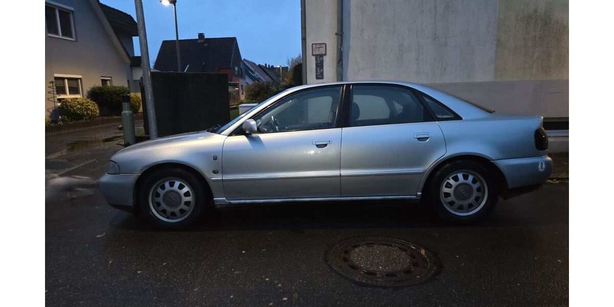 Audi A4 215.000 km 850 € Bremerhaven 27570