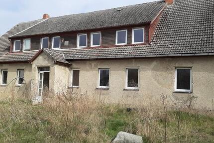 Großes Grundstück mit 2 san.-bedürftigen Häusern in Rubenow zimmer