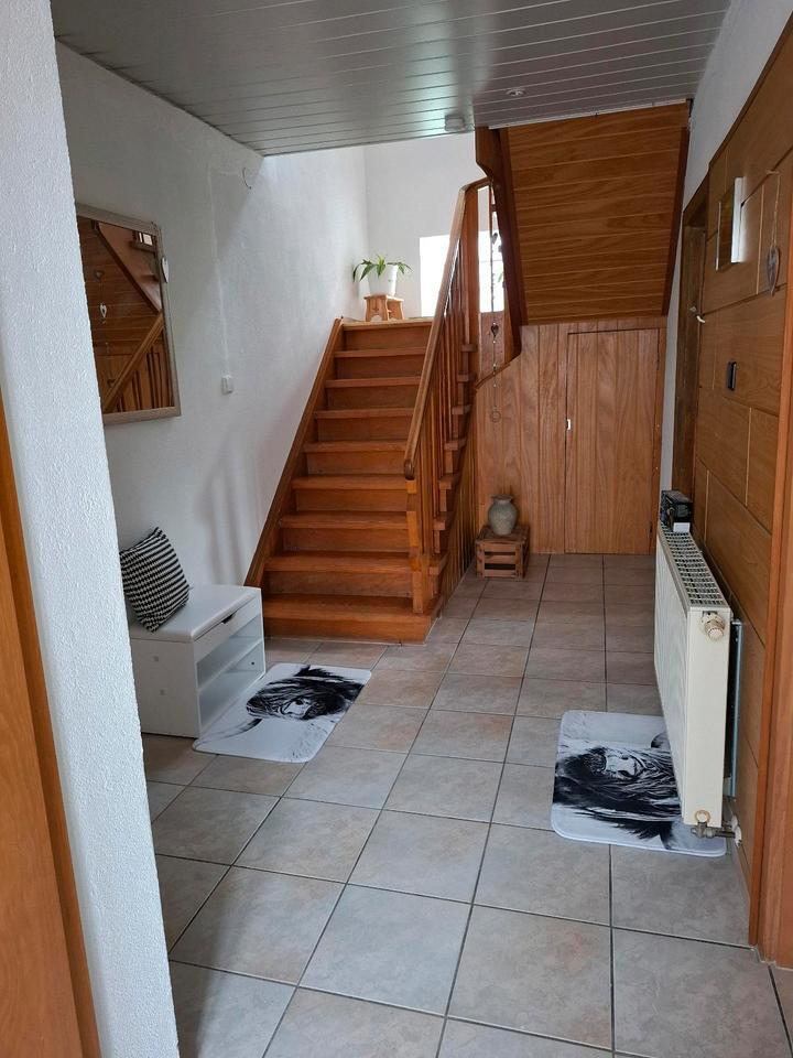 Großes Wohnhaus mit Garten