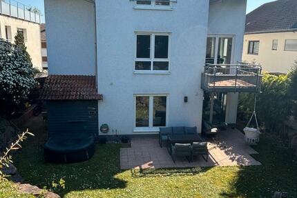Doppelhaushälfte zentral in Wiesloch mit einzigartigem Garten