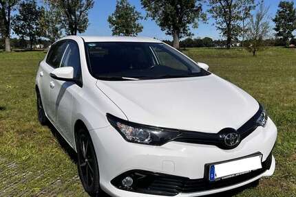 Toyota Auris 97.000 km 12.990 € Unterhaching 82008