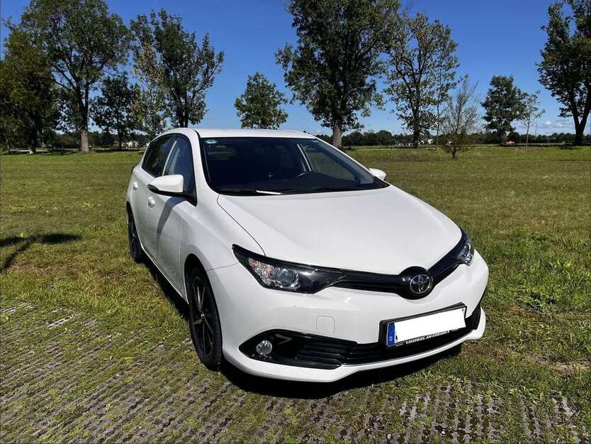 Toyota Auris 97.000 km 12.990 € Unterhaching 82008