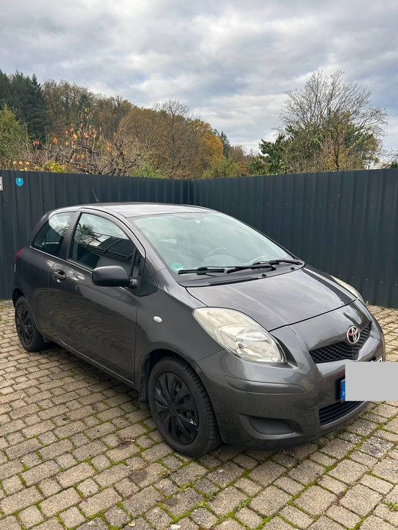 Toyota Yaris 178.800 km 2.500 € Neckarbischofsheim 74924