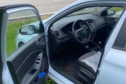 Hyundai i20 98.000 km 9.500 &euro; Mücke 35325