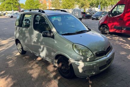 Toyota Yaris 197.000 km 2.199 &euro; Hamburg 22045