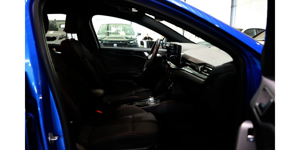 Ford Focus Tunier 1.5 EB ST-LINE X SPORT BLUE & BLACK 100.000 km 16.444 &euro; Hamm 59077
