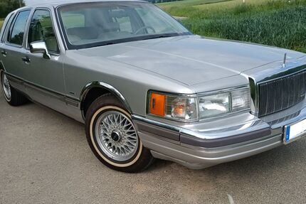 Lincoln Town Car 230.000 km 11.995 &euro; Hahausen 38729