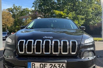 Jeep Cherokee 166.000 km 12.400 € Berlin 13127