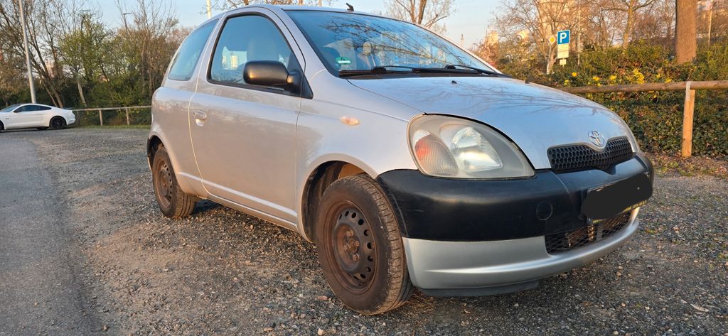 Toyota Yaris 189.000 km 2.200 &euro; Edenkoben 67480