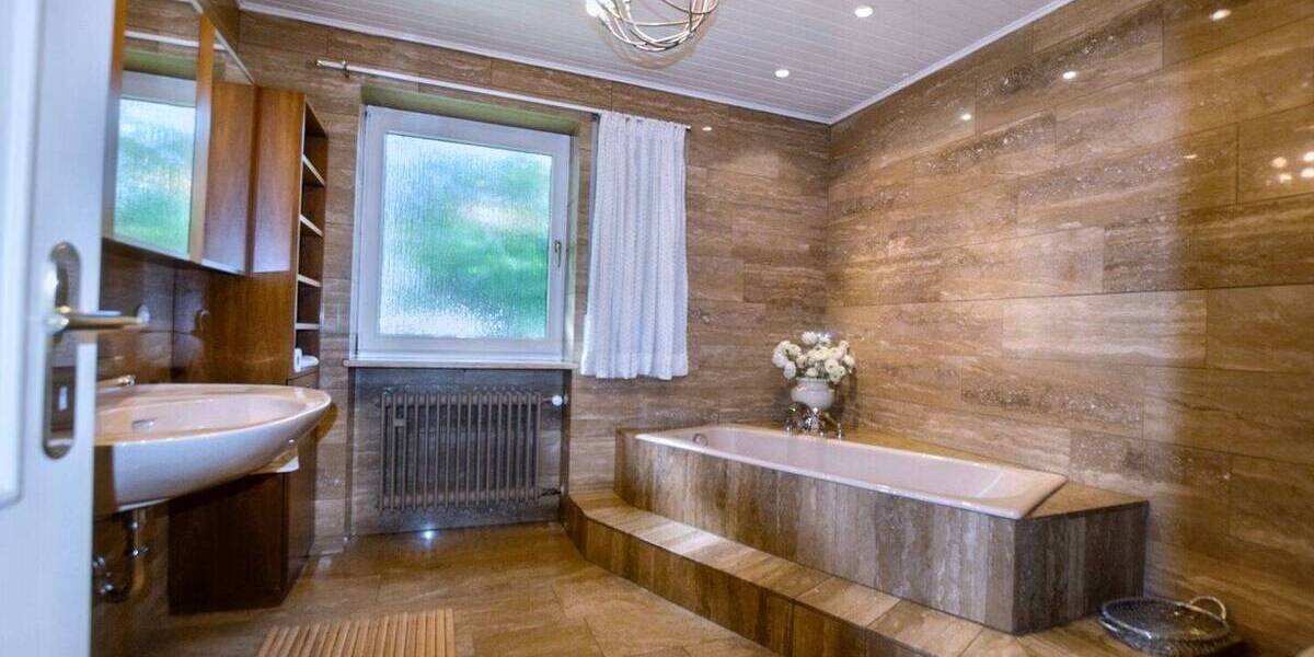 Einfamilienhaus Heilsbronn Weiterndorf - 8 Zimmer, 420 m&sup2;, 798.000&euro; | Angebot:25679029