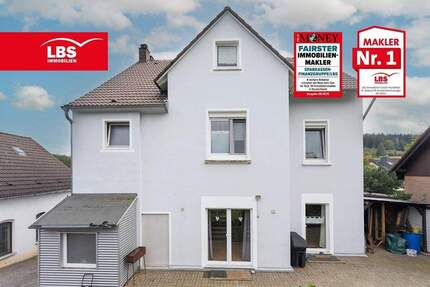 Ein-Zweifamilienhaus mit Garage, Doppelcarport und Garten 1 zimmer
