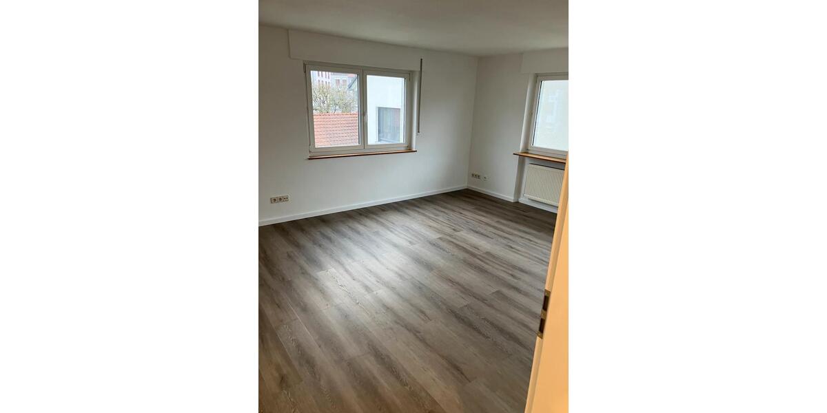 Neu renovierte 3 Zimmer Wohnung, Balkon, Badewanne 3 zimmer