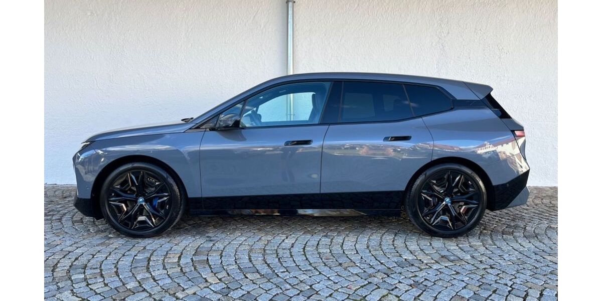 BMW iX 4.800 km 82.990 € München 81245