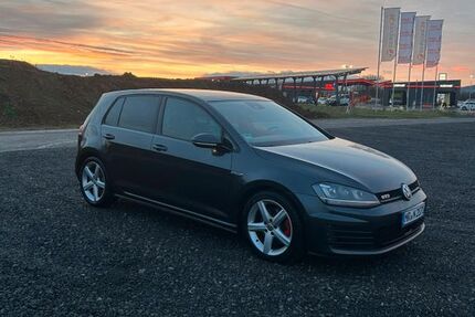 VW Golf 216.000 km 14.100 &euro; Amöneburg 35287
