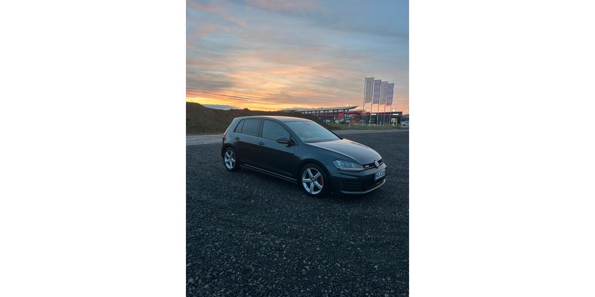 VW Golf 216.000 km 14.100 &euro; Amöneburg 35287