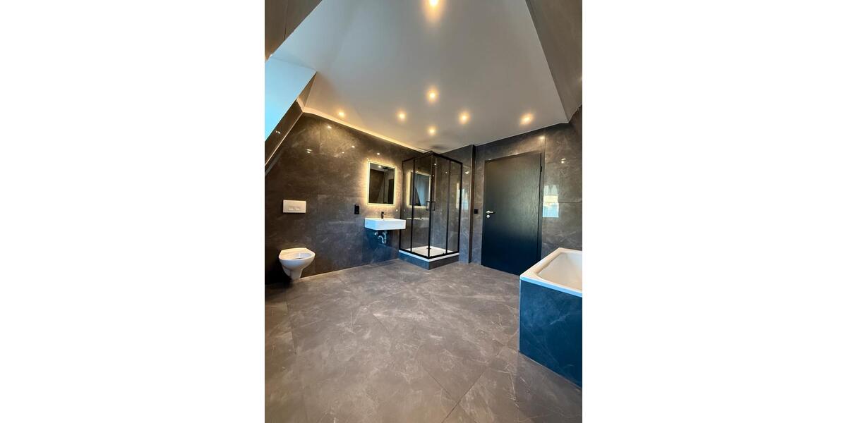 Dachgeschoßwohnung Werl - 4 Zimmer, 125 m&sup2;, 1.300&euro; | Angebot:25391584