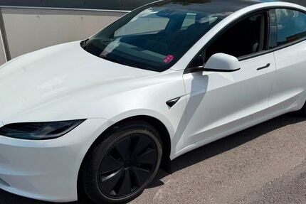 Tesla Model 3 69.856 km 37.990 &euro; Berlin 13357