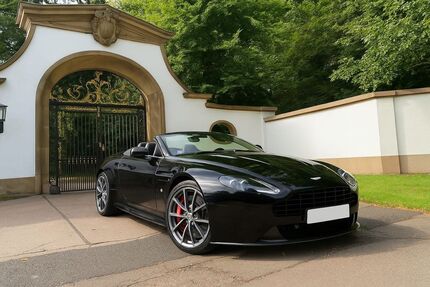 Aston Martin V8 Vantage 27.252 km 96.995 € Köln 51107