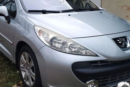 Peugeot 207 135.100 km 2.990 &euro; Freiburg 79111