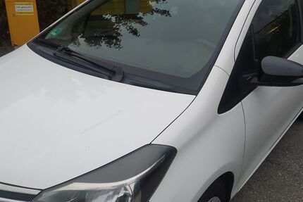 Toyota Yaris 213.000 km 4.400 € Weßling 82234