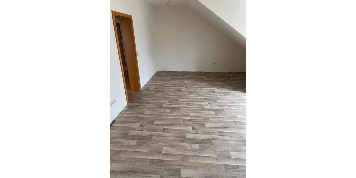 Dachgeschoßwohnung Pfreimd - 5 Zimmer, 94 m&sup2;, 700&euro; | Angebot:25043773