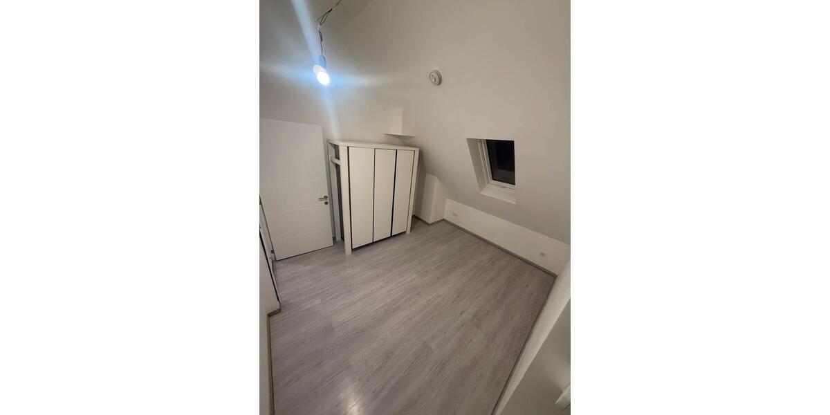 İn İchenhausen DG Wohnung 3 zimmer