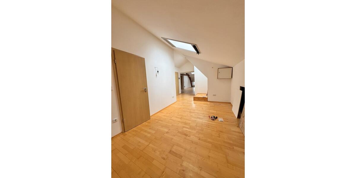 Dachgeschoßwohnung Erding - 4 Zimmer, 142 m&sup2;, 1.400&euro; | Angebot:26026745