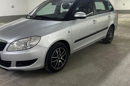Skoda Fabia 62.000 km 6.990 &euro; München 81929