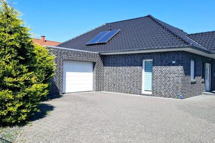 Neuwertiger Bungalow mit großer Garage und Ausbaureserve 4 zimmer