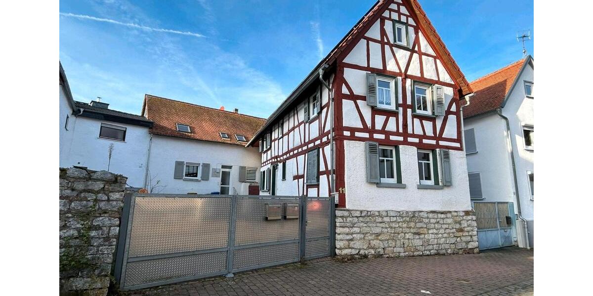 schönes Einfamilienhaus über 3 Stockwerke mit kleinem Keller 120m 6 zimmer