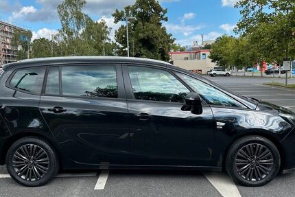 Opel Zafira Tourer 162.000 km 12.495 € Berlin 13597