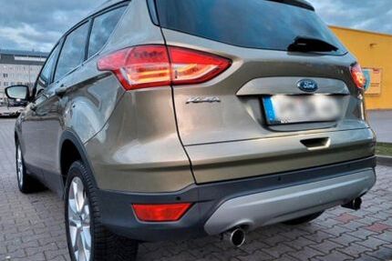 Ford Kuga 98.000 km 8.950 € Berlin 13053