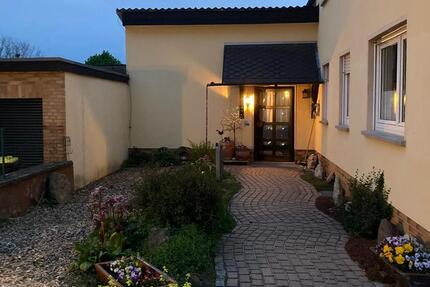 Haus Frielendorf - 10 Zimmer, 160 m&sup2;, 270.000&euro; | Angebot:26485533
