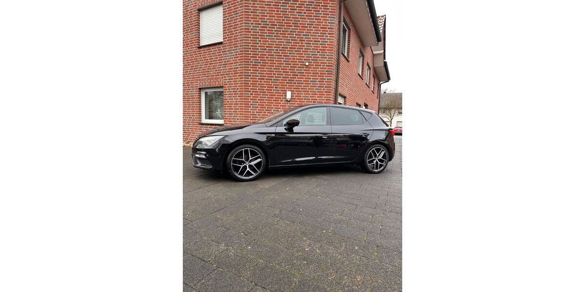 Seat Leon 107.000 km 14.390 &euro; Paderborn 33102