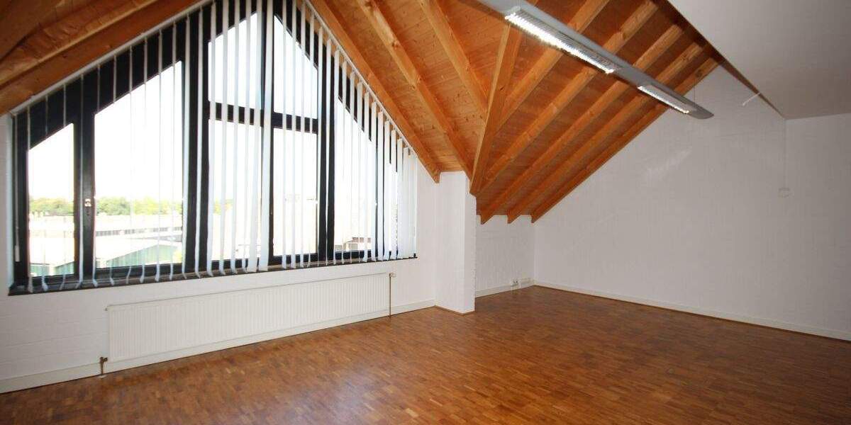 Repräsentatives Dachgeschossbüro mit hohem Luftraum, Empore und Aufzug! 5 zimmer