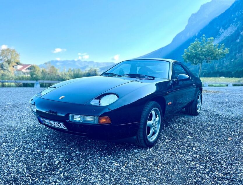 928