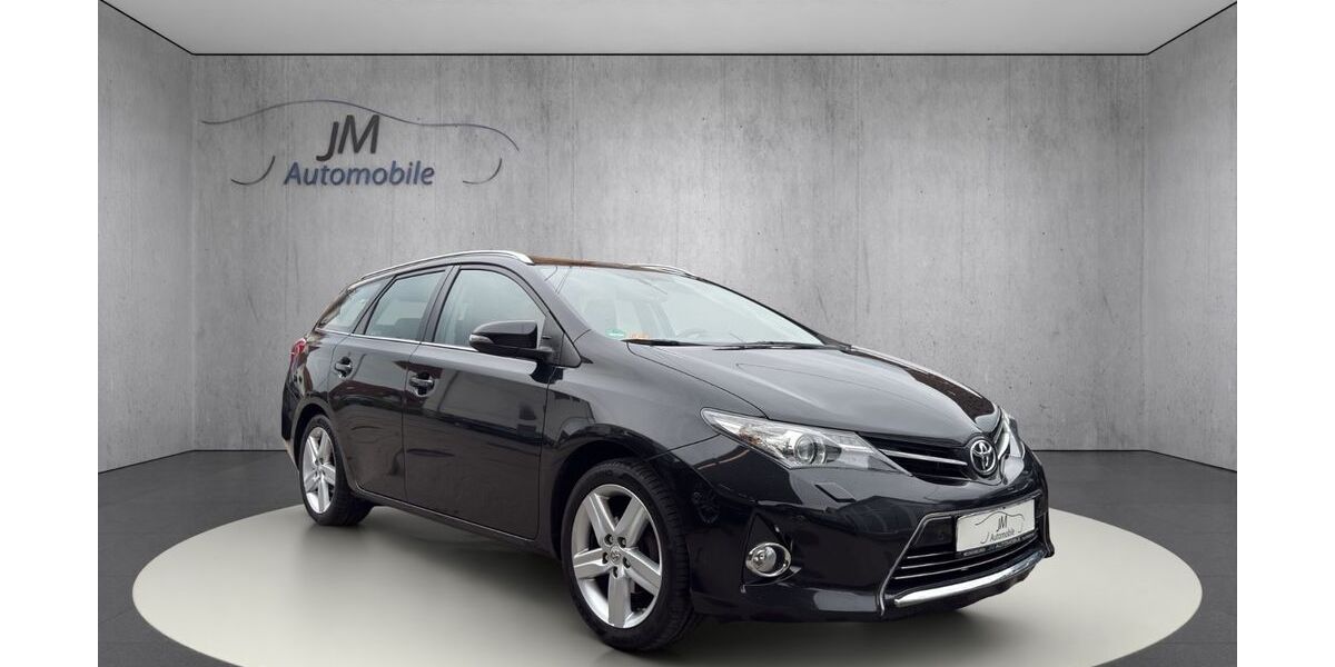 Toyota Auris 143.000 km 8.900 &euro; Meckenbeuren 88074