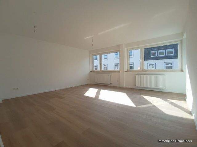 Krefeld-Cracau, Freiligrathstraße 42 - Tolle, kernsanierte 3-Zimmer-Wohnung mit Balkon, fertig zum sofortigen zeitnahen Einzug !! 3 zimmer