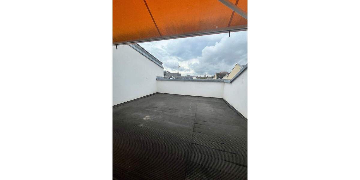 Etagenwohnung Wiesbaden Mitte - 2 Zimmer, 100 m&sup2;, 1.200&euro; | Angebot:25778336