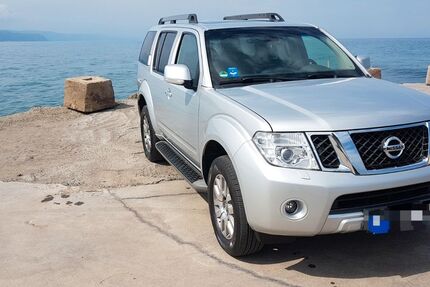 Nissan Pathfinder 178.000 km 19.500 &euro; Wiesbaden 65195
