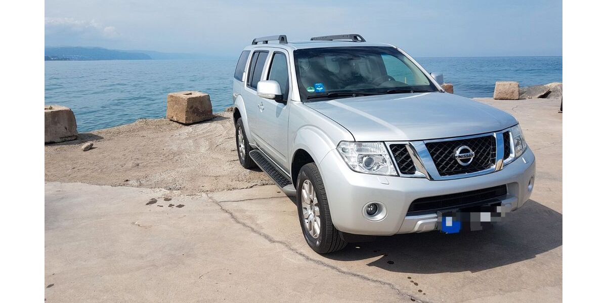 Nissan Pathfinder 178.000 km 19.500 &euro; Wiesbaden 65195