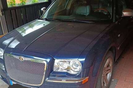 Chrysler 300C 161.000 km 7.500 € Minden 32425