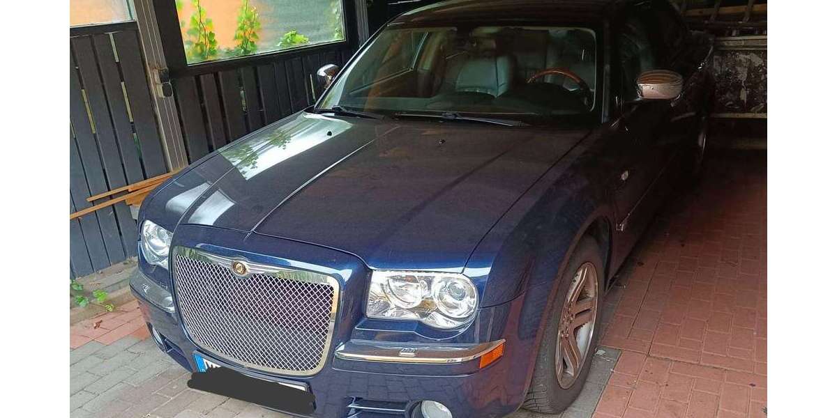 Chrysler 300C 161.000 km 7.500 € Minden 32425