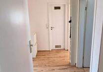 Teilmöbilierte 2 -Zimmer Wohnung mit Balkon und Autostellplatz