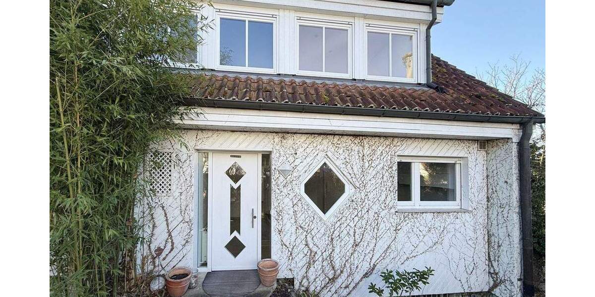 Ihr neues Zuhause in Nürtingen - Stilvoll renoviertes Einfamilienhaus mit Garten und Garagen 5 zimmer