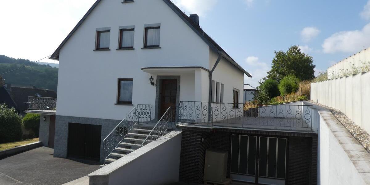 Achtung junge Familie - Freistehendes Wohnhaus mit 2 Garagen und großen Terrassen in Fell - Einfamilienhaus Fell | Angebot:27076370