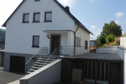 Achtung junge Familie - Freistehendes Wohnhaus mit 2 Garagen und großen Terrassen in Fell - Haus Fell | Angebot:27076370