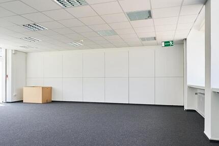 LAGERFLÄCHE MIT BÜRO | RENOVIERT | AB 2 EURM² | SOFORT!* zimmer